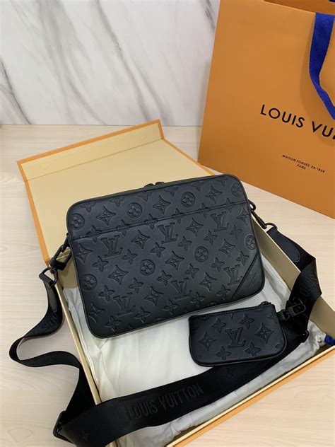 louis vuitton messenger bag price.